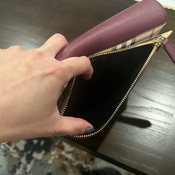 💯 Authentic Burberry Haymarket Check Loxely Crossbody Bag in Dark Plum Color - Picture 12 of 15